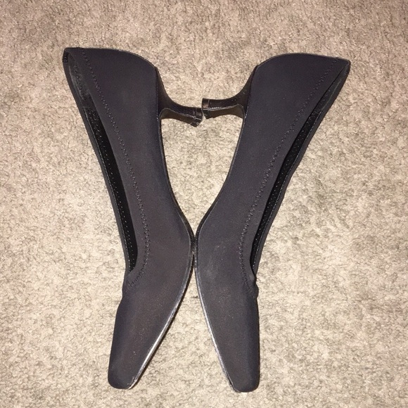 Donald J Pliner Seana Black Fabric Kitten Heels - Picture 5 of 6